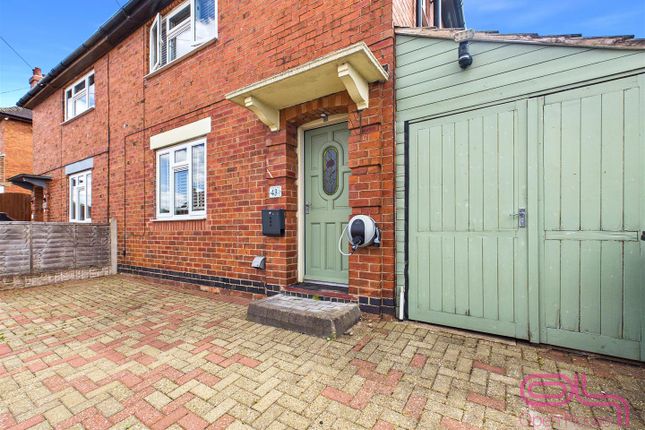 43, The Crest, Swadlincote photo 4