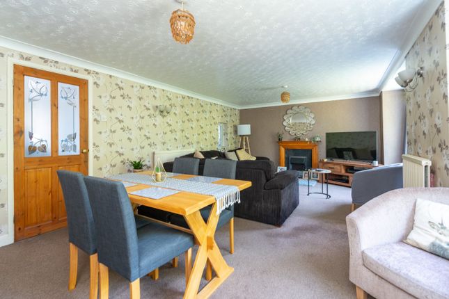 The Lodge, Tytton Lane East, Boston photo 4