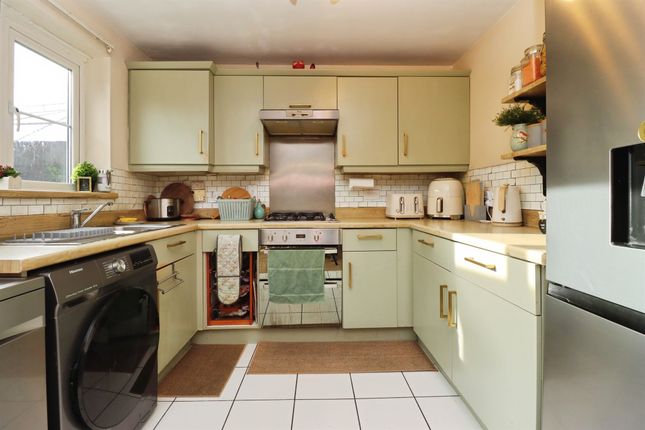 90, Thistle Drive, Kettering photo 2