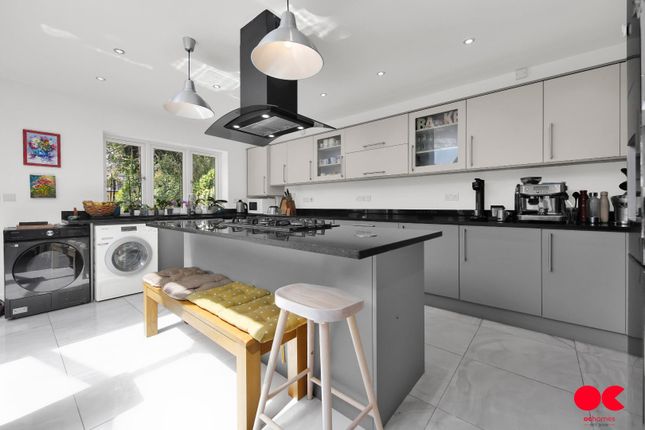6, Brownlea Gardens, Seven Kings photo 4
