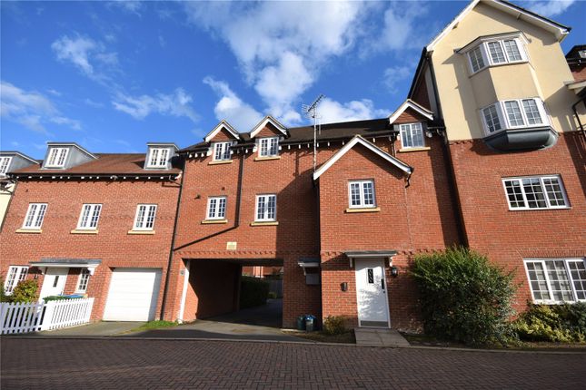Flat to rent in Parrin Drive, Halton Camp, Wendover, Buckinghamshire HP22