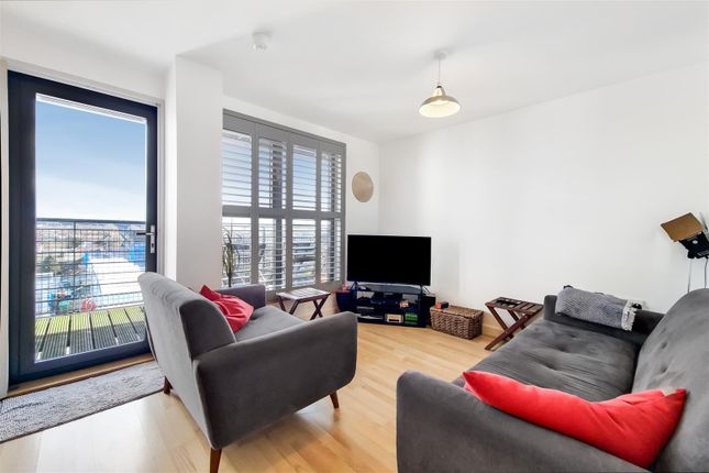 Flat for sale in Forest Lane, London