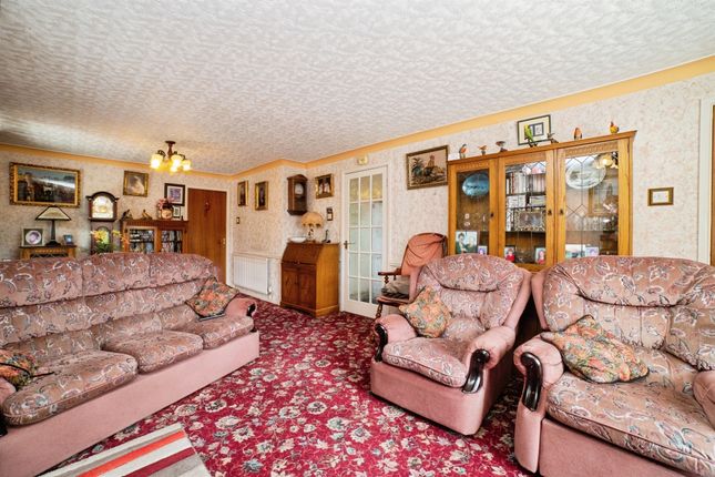 2, Chestnut Grove, Alfreton photo 4