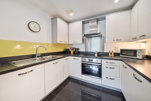 Flat 7, Eversley House, 7, Mullins Place, London photo 4