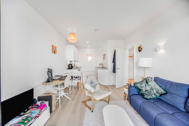 Flat for sale in Harbard Close, Barking