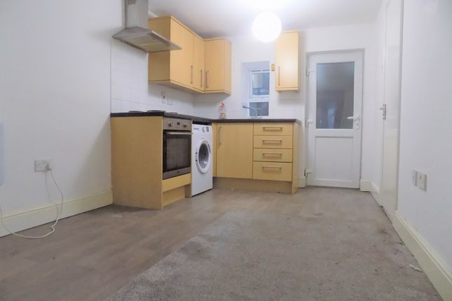 Thumbnail Flat to rent in Flat A, 40 Buxton Road, Luton, Bedfordshire
