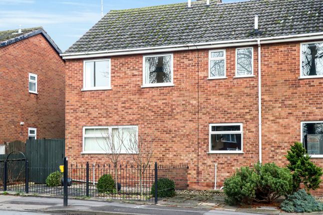 End terrace house for sale in Heather Close, Southam