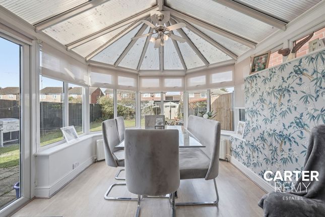 65, Highfield Gardens, Grays photo 3
