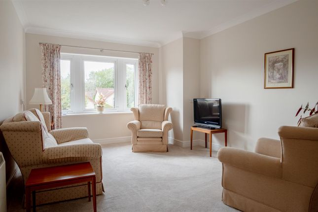 6 Ashfields, Alma Road, Reigate photo 2