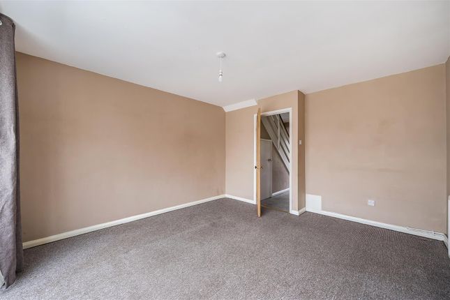 19, Petrel Close, Wokingham photo 3