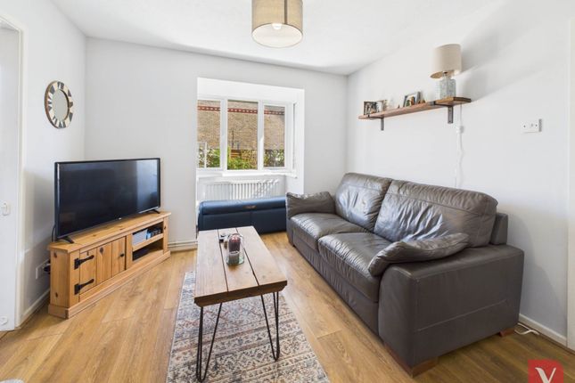 9, Larkspur Gardens, Luton photo 4
