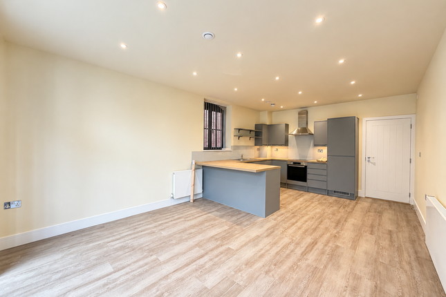 2, Carlyle Road, Ealing photo 5