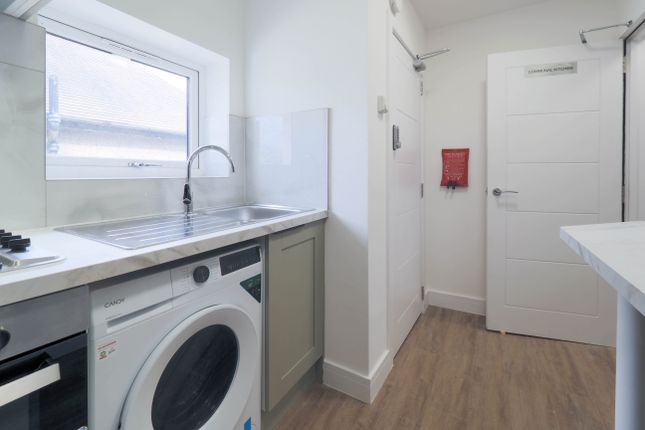 First Floor Flat 8, Furzehill Road, Borehamwood photo 5