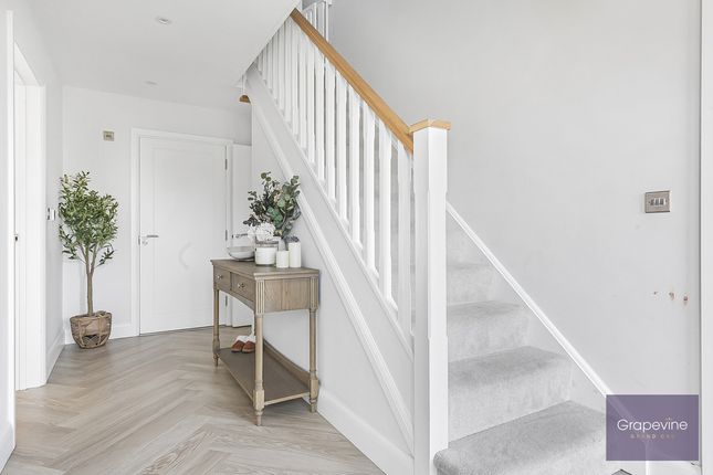 5, Canberra Lake Way, Reading photo 4