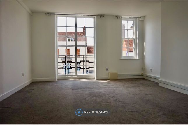 Flat, A High Street, Fareham photo 3