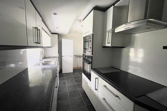 4, Liversedge Row, West Yorkshire photo 4