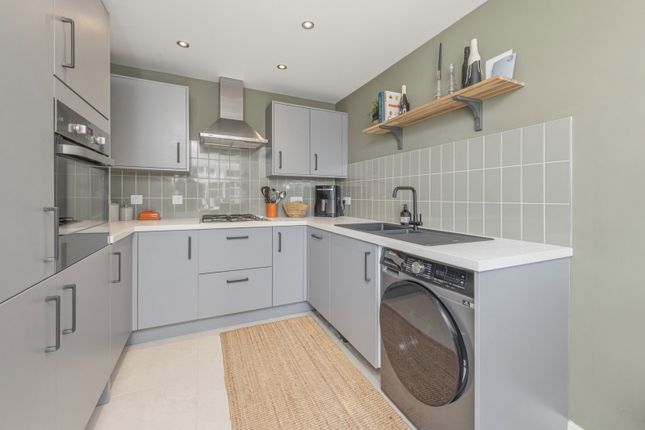 10, Edith Sykes Drive, Leeds photo 3