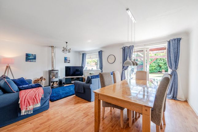 5, Lions Wood, Ringwood photo 2
