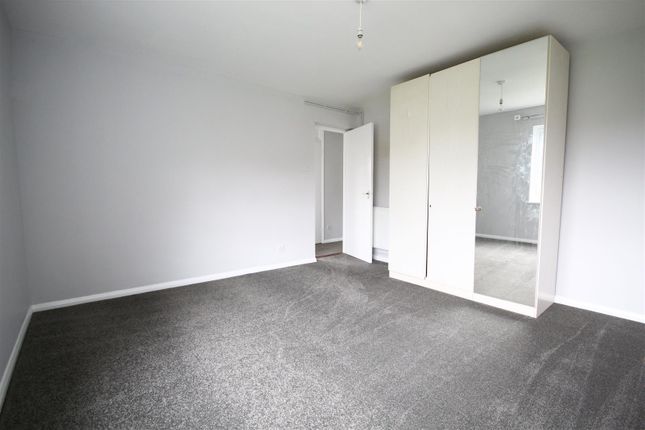 Flat to rent in The Pastures, Downley, High Wycombe