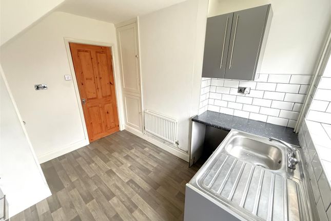 12, Faraday Grove, Corby photo 4
