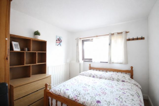 Perivale, Greenford photo 4