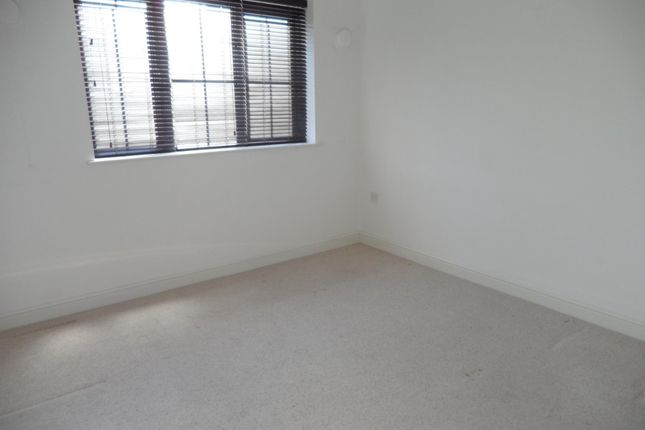 Flat to rent in Luton Road, Dunstable