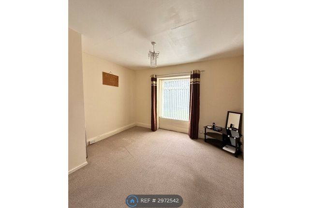 Flat, Harrogate Road Rawdon, Leeds photo 3