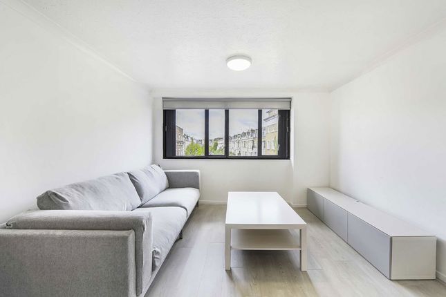 Flat to rent in Earls Court Road, London