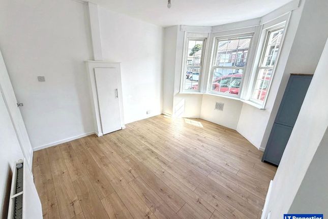 1a Selbourne Road, Luton photo 4
