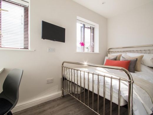 Shared accommodation to rent in Victoria Road, Leeds