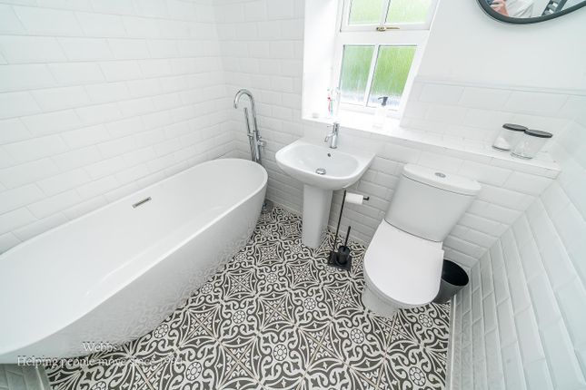 21, Southfield Close, Walsall photo 4
