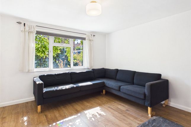25, Hill Lawn, Bristol photo 3