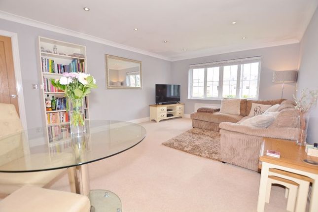 Thumbnail Flat to rent in Cherry Tree Road, Beaconsfield