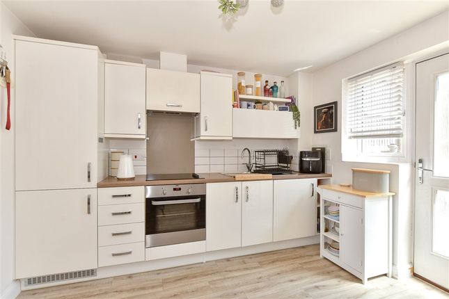 Naval Terrace, East Cowes photo 3