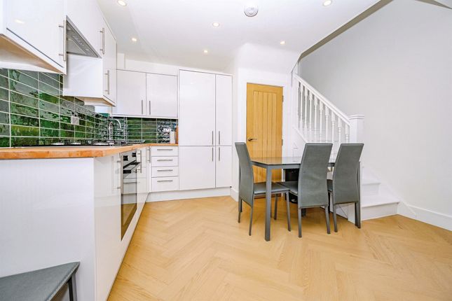 24, Far End, Hatfield photo 3