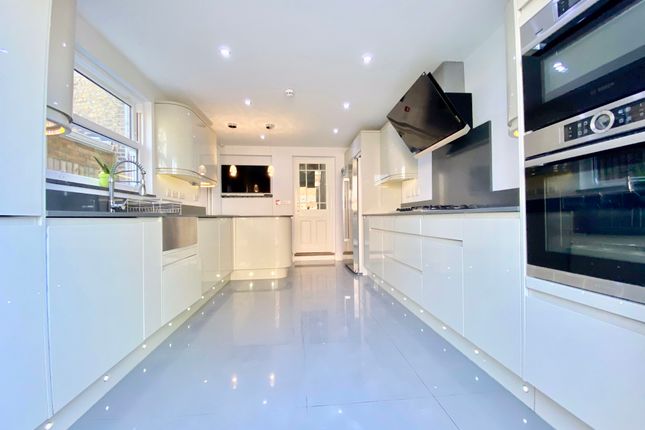 5 Bedroom House For Rent With Garden, Located In E8