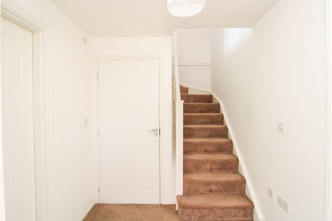 19, Jade  Way, Crawley photo 2