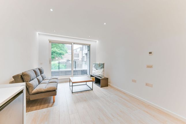 Calum Court, Central Purley photo 4
