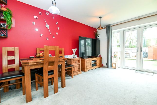 8, Greenwood Close, Hampshire photo 3