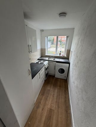 104, Baguley Crescent, Manchester photo 5