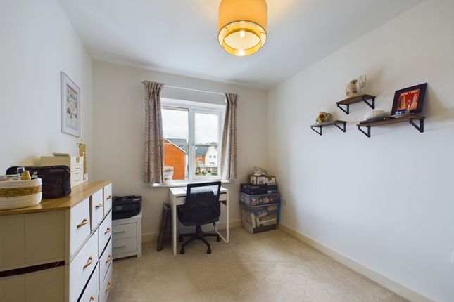 Flat for sale in Sierra Road, High Wycombe
