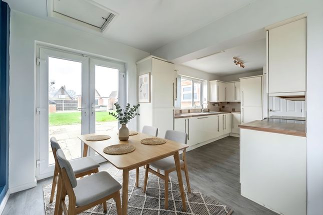 3-bed house on 11 Cedar Close, Great Yarmouth, £250,000