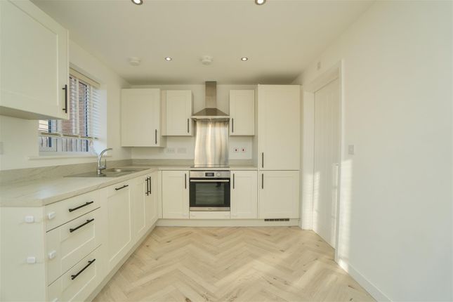 1, Walnut Close, York photo 4