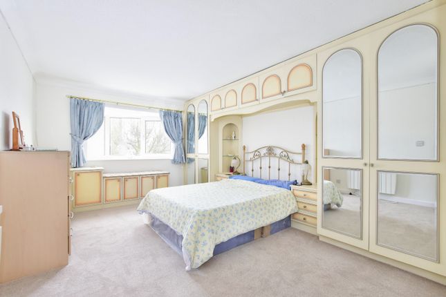 Flat for sale in Cassio Road, Watford, Hertfordshire