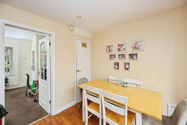 33, Redwood Avenue, Wigan photo 4