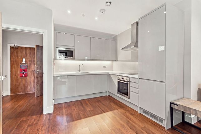 1-bed flat on Flat 405, Avalon Point, London, £2,000/mo