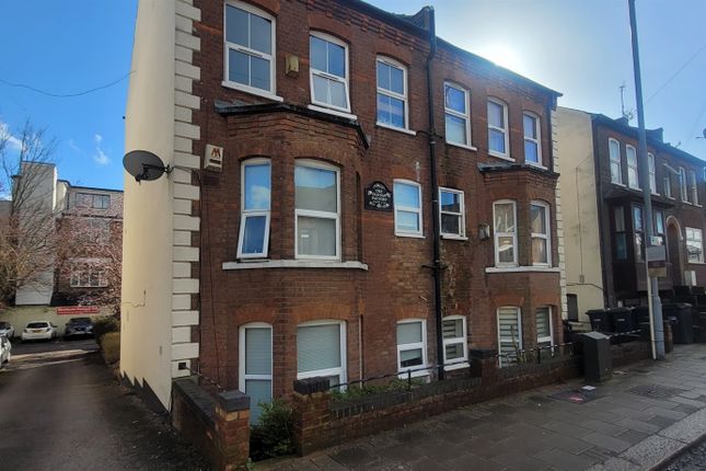 Flat for sale in Clarendon Road, Luton