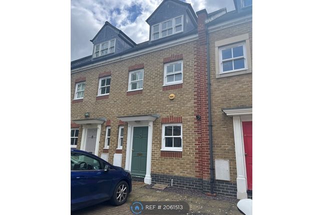 Terraced house to rent in Marlborough Mews, London