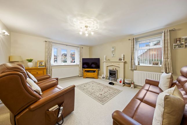 11, Granby Close, Chesterfield photo 2