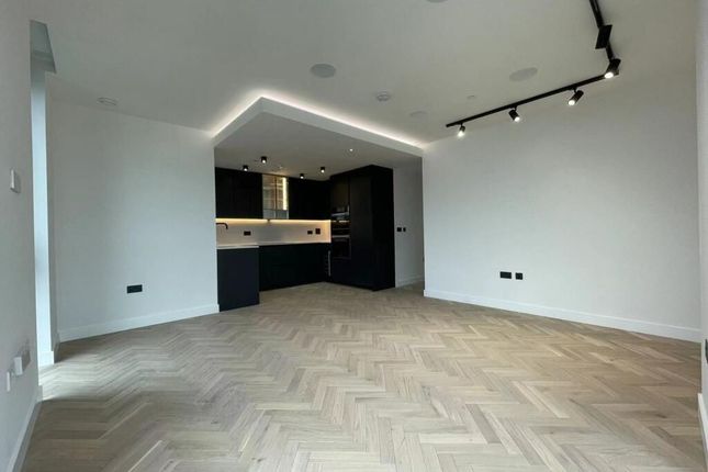 3207, London photo 3